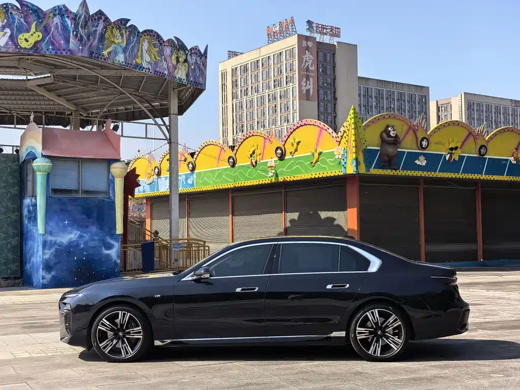BMW 7 Series — миниатюра 7