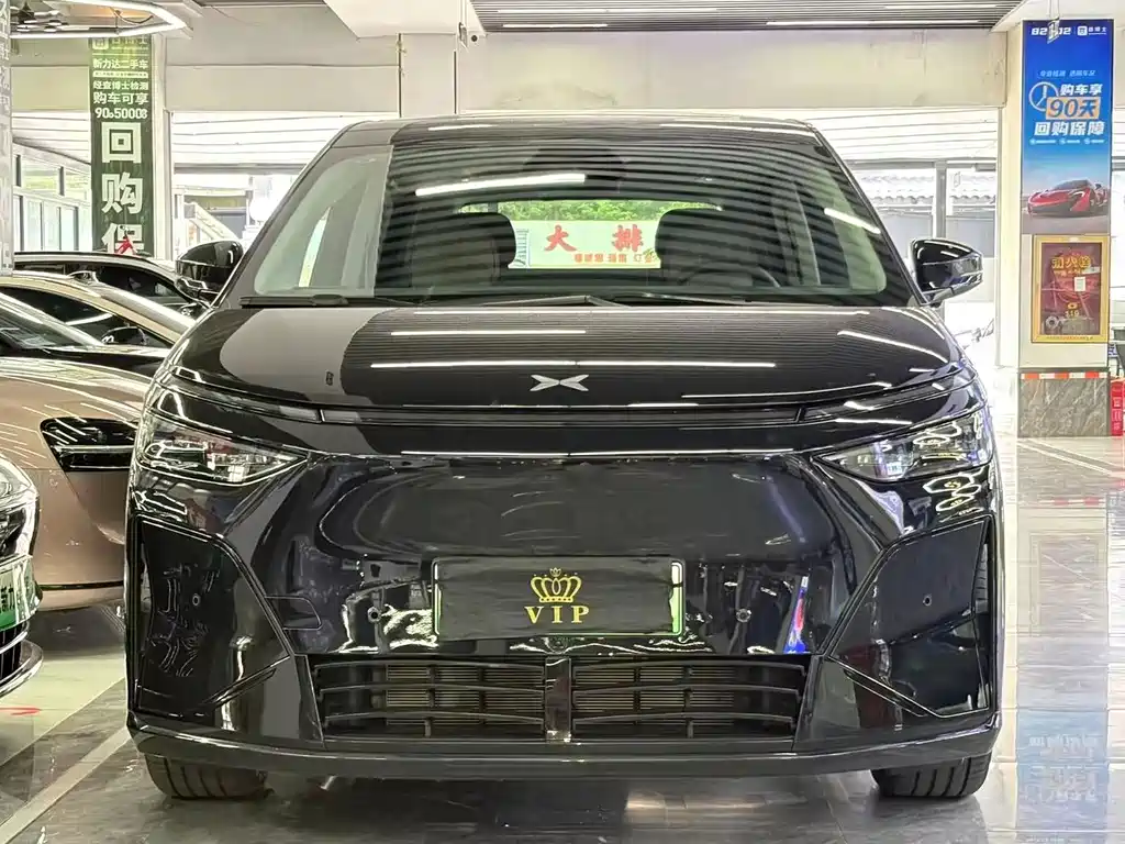 XPeng X9 — миниатюра 2