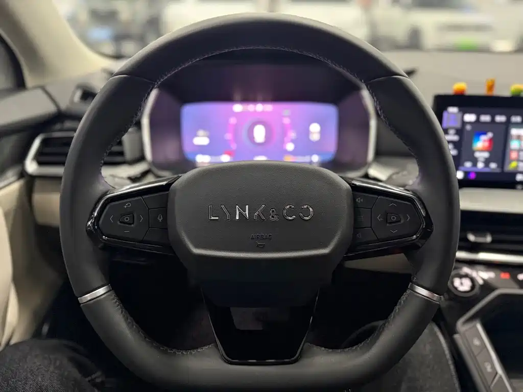 Lynk & Co 06 EM-P — миниатюра 12