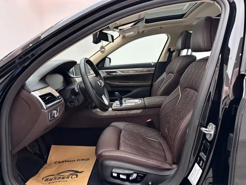 BMW 7 Series — миниатюра 8