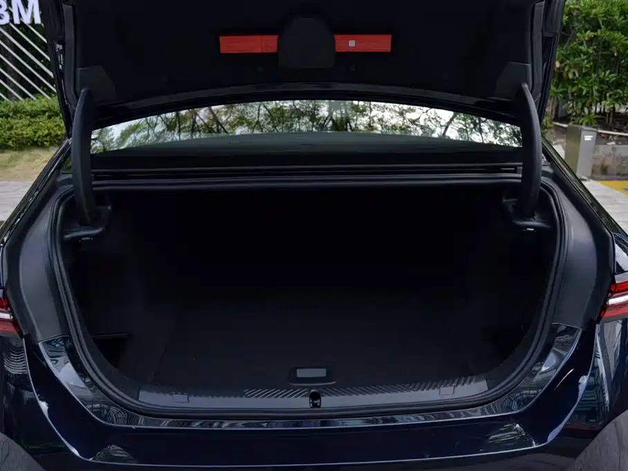 BMW i5 — миниатюра 13