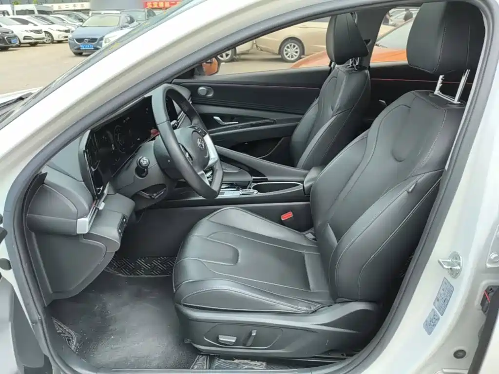 Hyundai Elantra — миниатюра 15