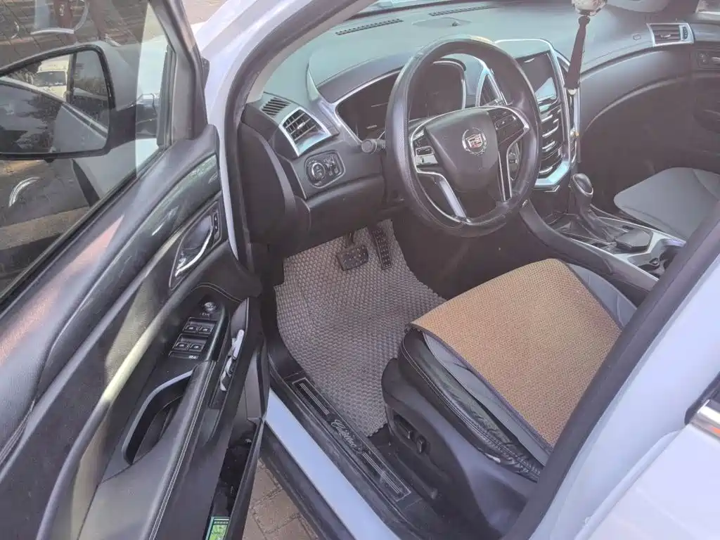 Cadillac SRX — миниатюра 14