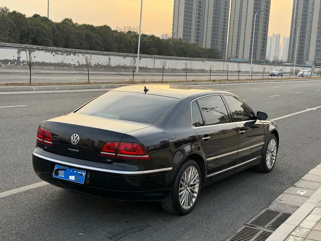 Volkswagen Phaeton — миниатюра 17