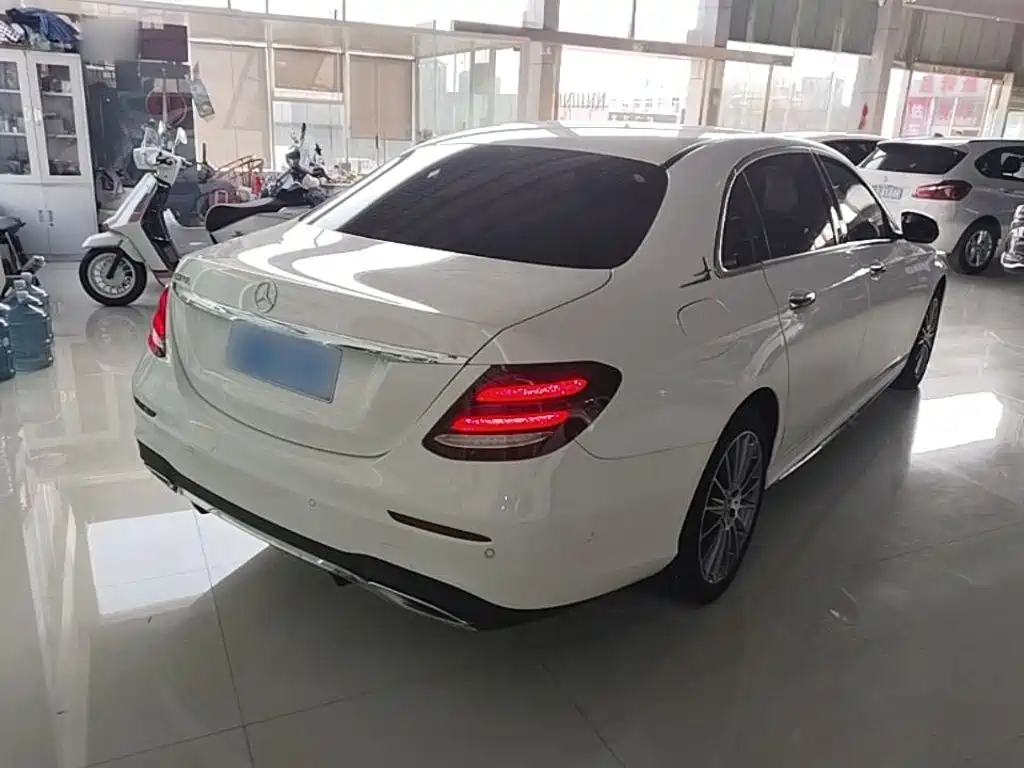 Mercedes-Benz E-Class — миниатюра 7