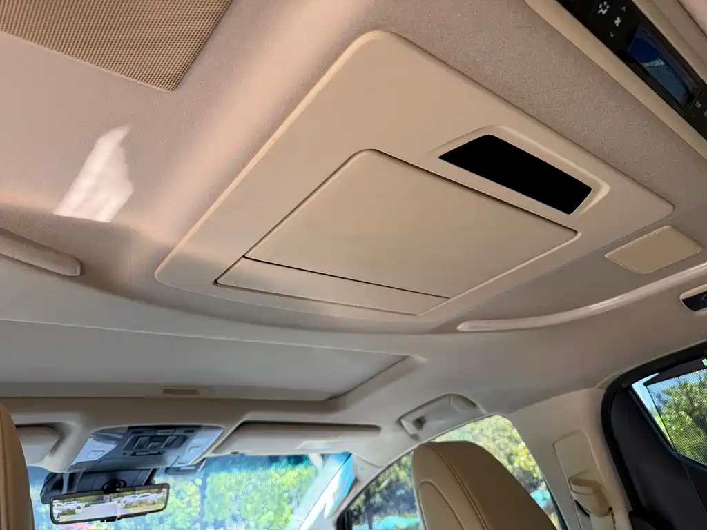Toyota Alphard — миниатюра 21