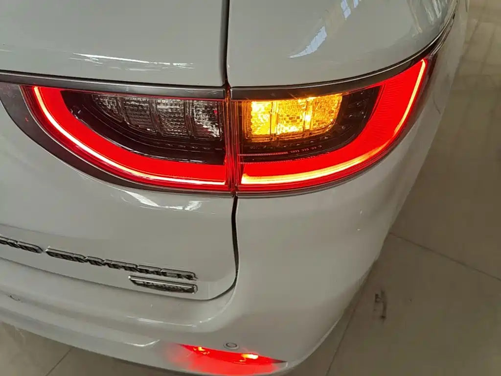 Jeep Grand Commander — миниатюра 8