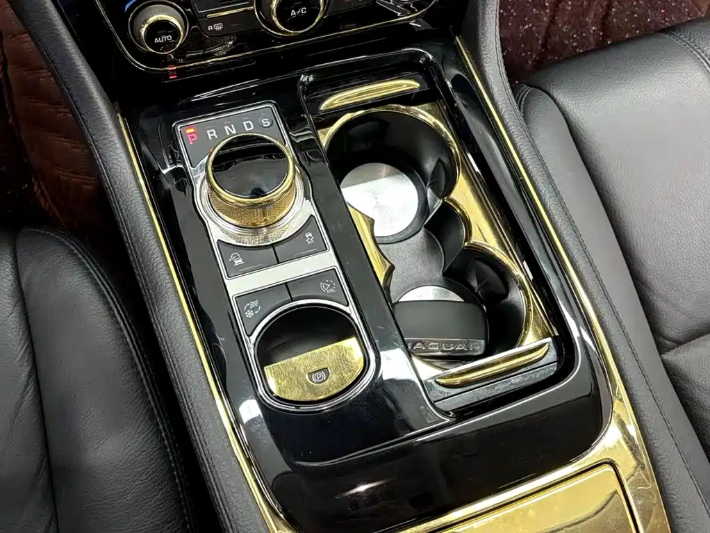 Jaguar XJ — миниатюра 17