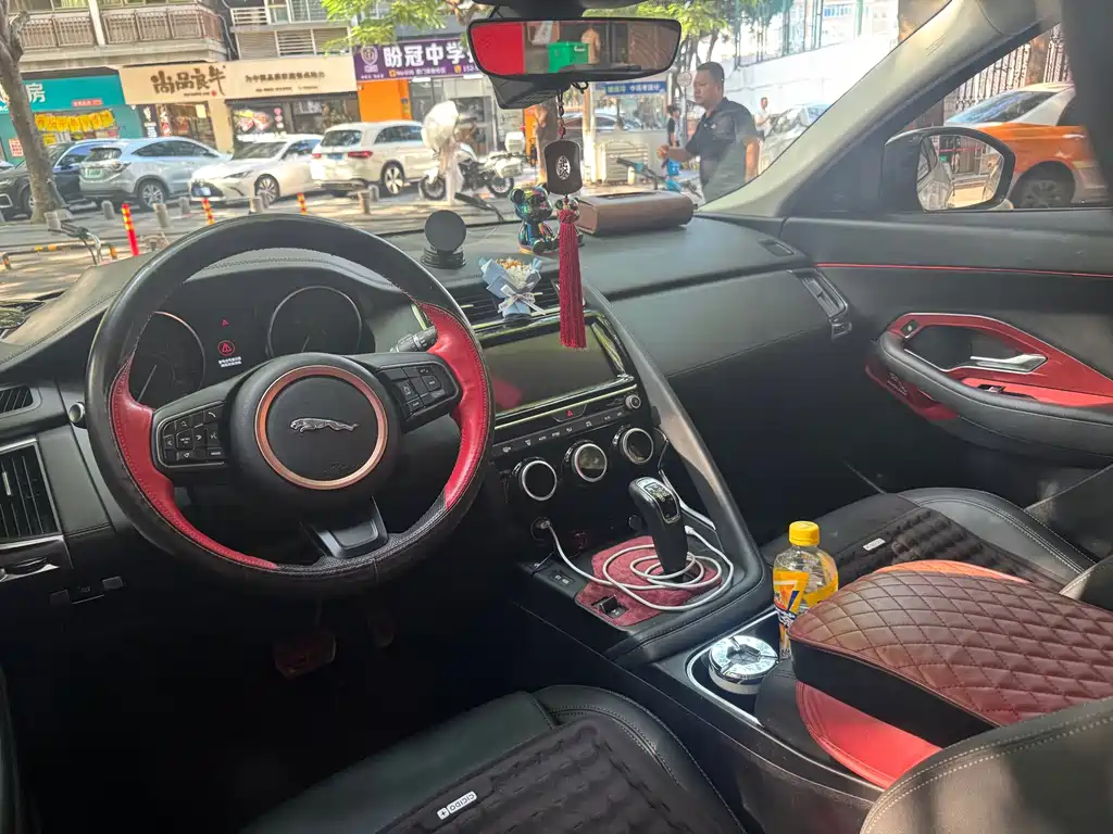 Jaguar E-PACE — миниатюра 6