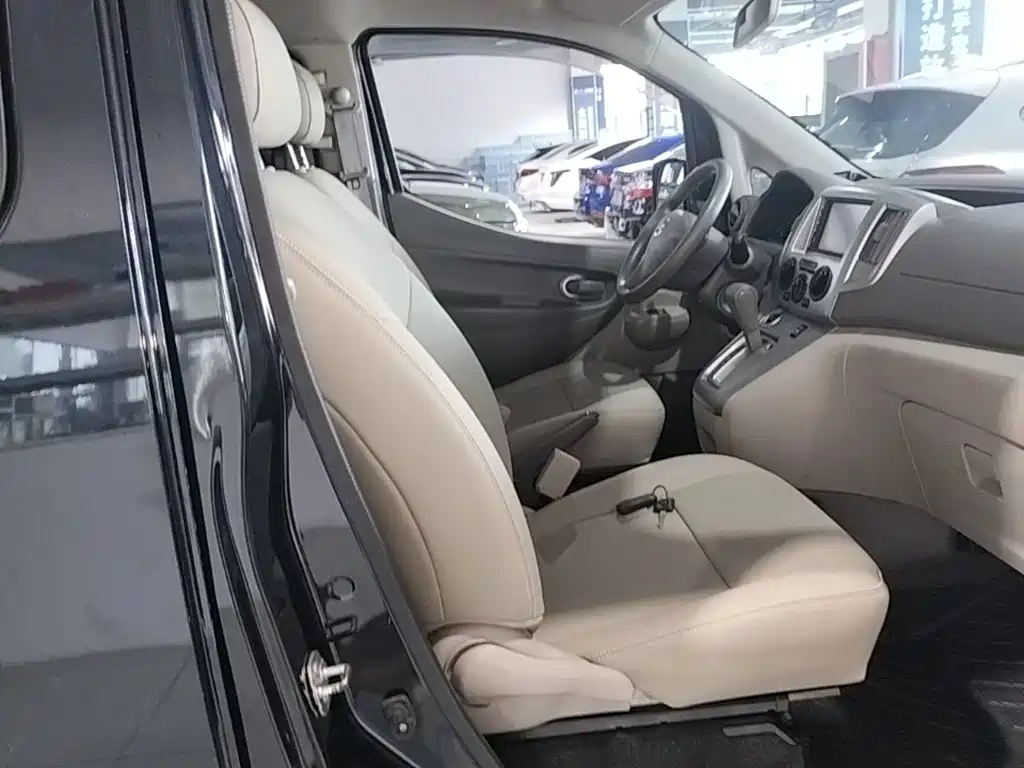 Nissan NV200 — миниатюра 25