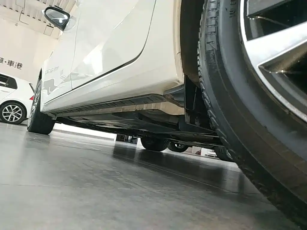 Toyota Corolla Hybrid — миниатюра 22