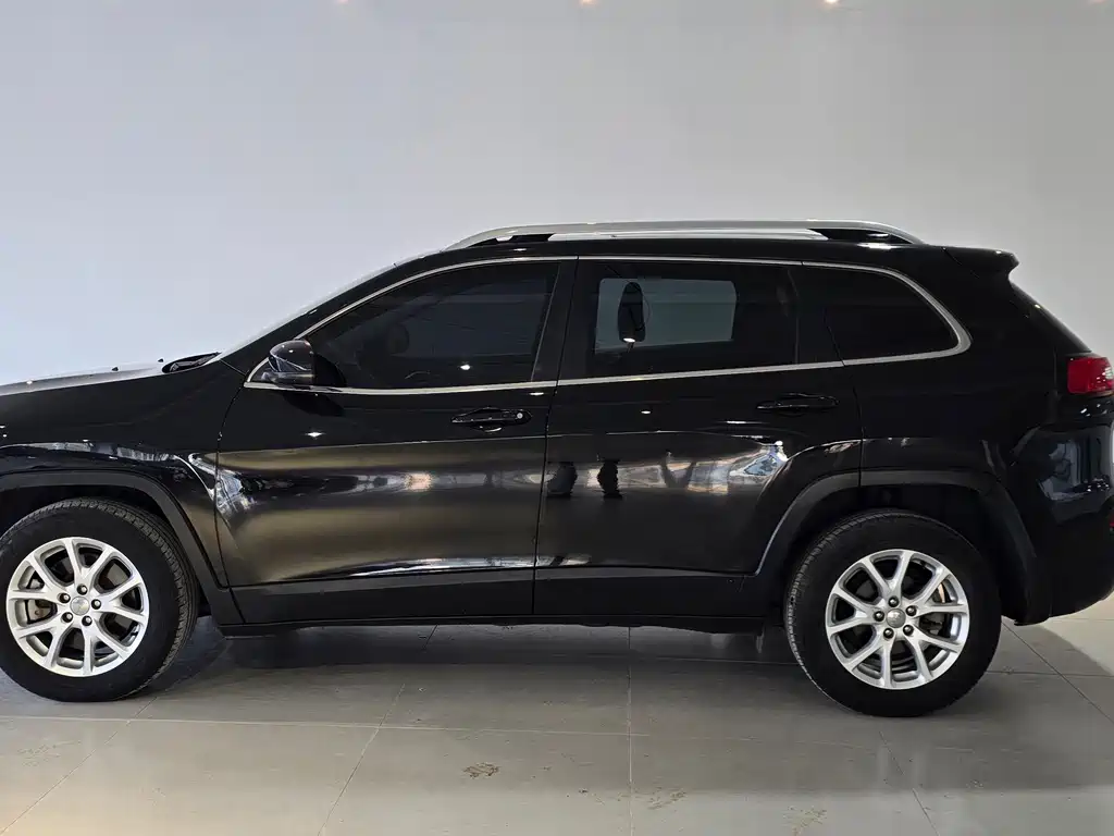 Jeep Cherokee — миниатюра 4