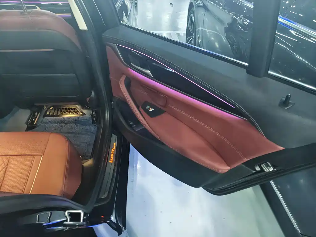 BMW 5 Series — миниатюра 19