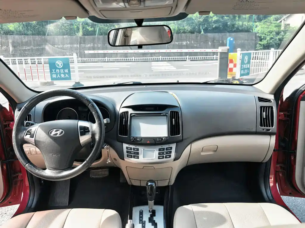 Hyundai Elantra — миниатюра 7