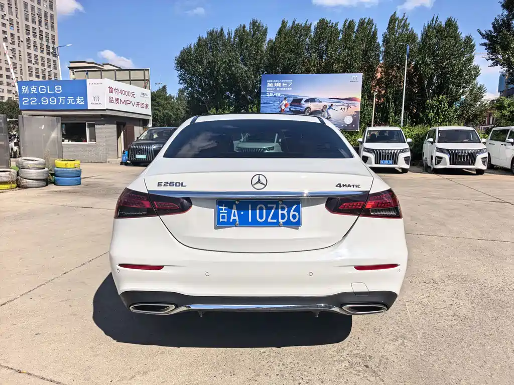 Mercedes-Benz E-Class — миниатюра 9