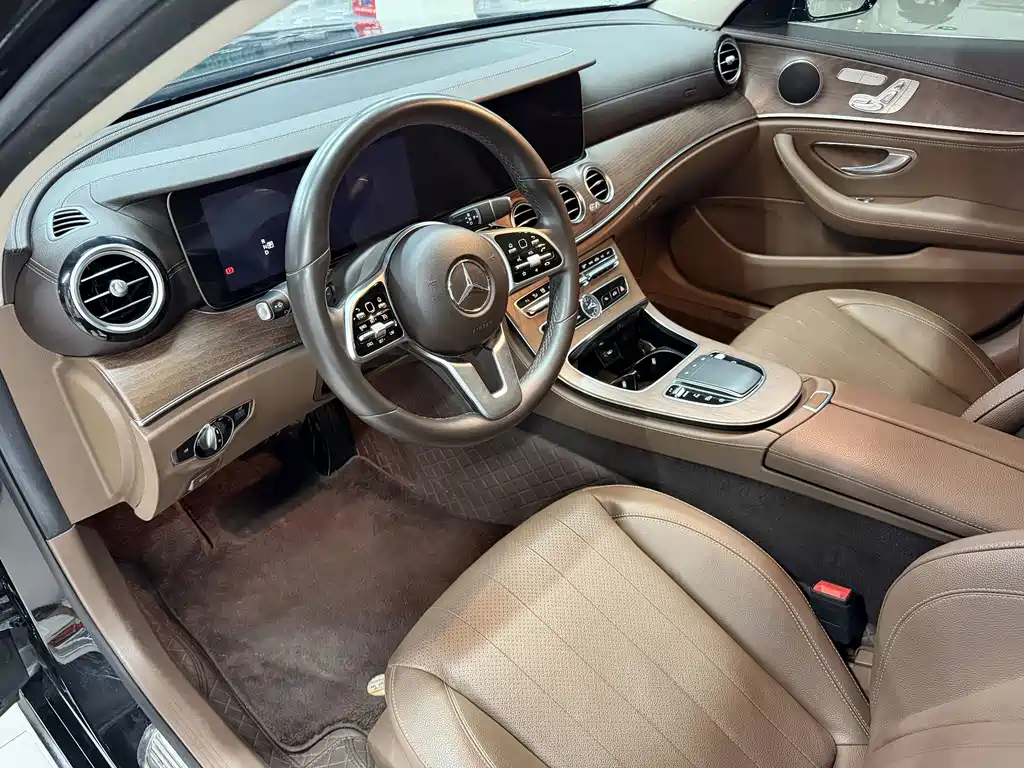 Mercedes-Benz E-Class — миниатюра 8