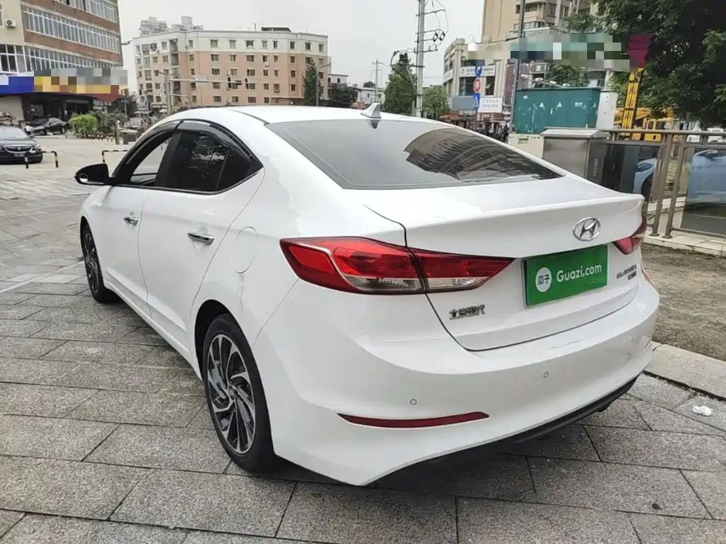 Hyundai Elantra — миниатюра 5