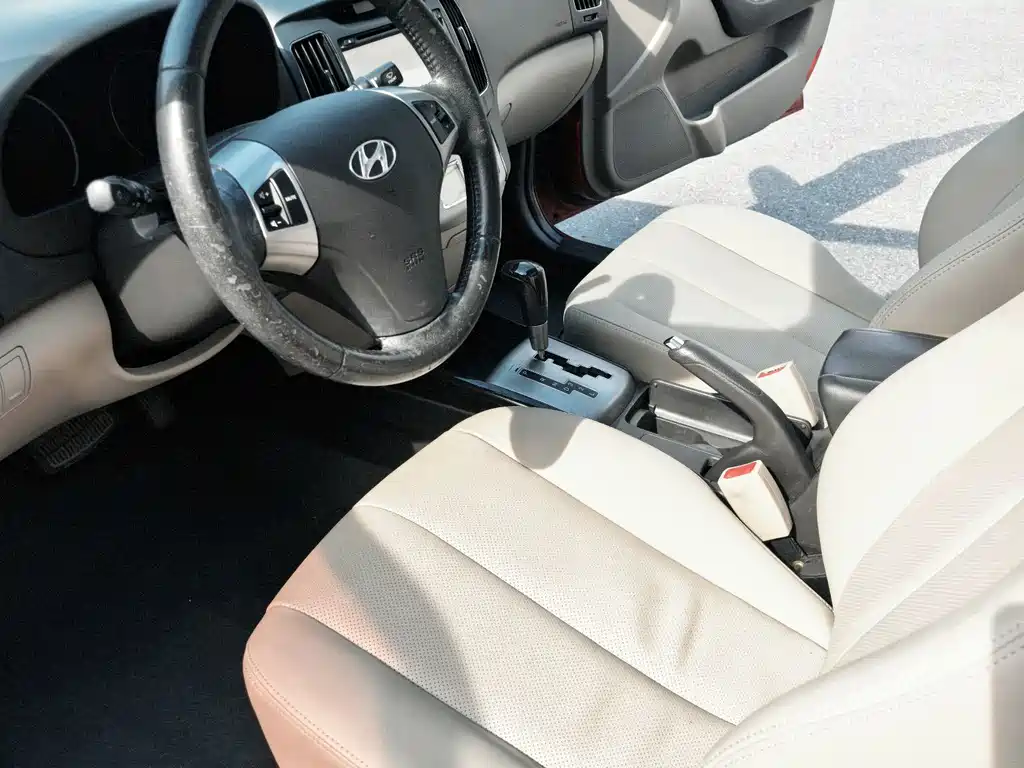 Hyundai Elantra — миниатюра 8