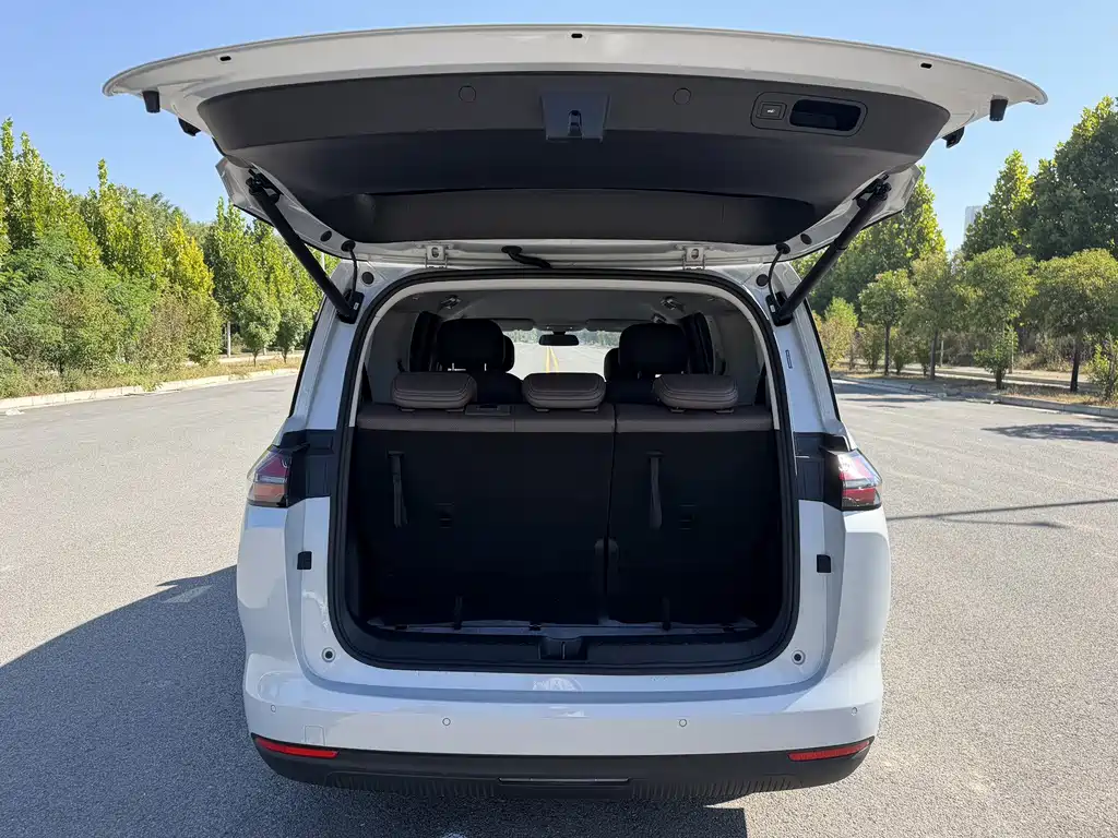 Wuling Xingguang 730 New Energy — миниатюра 13