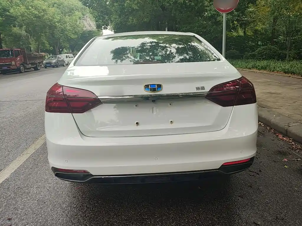 Geely Emgrand — миниатюра 6