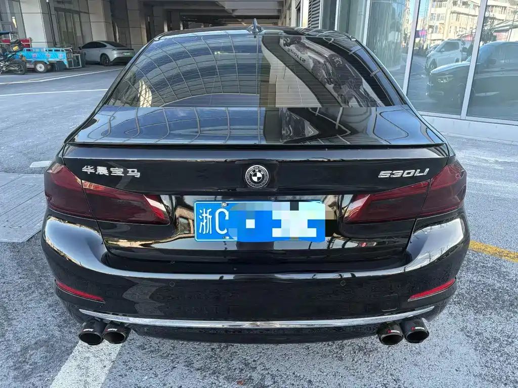 BMW 5 Series — миниатюра 8