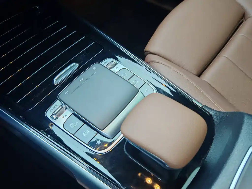 Mercedes-Benz GLB — миниатюра 10