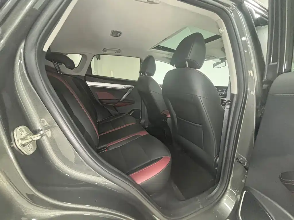 Geely Binyue — миниатюра 11