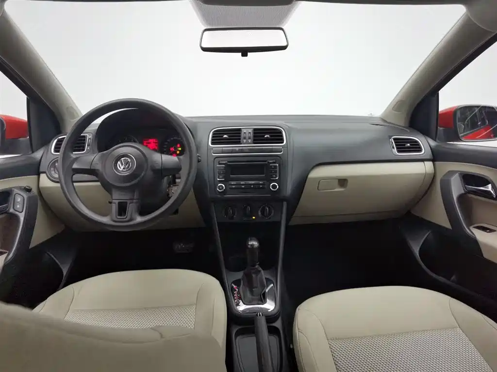 Volkswagen Polo 2011 1.4L AT