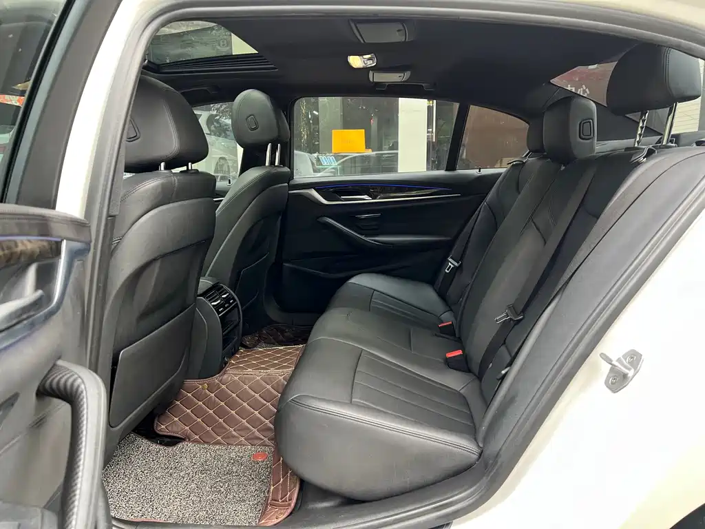 BMW 5 Series — миниатюра 8