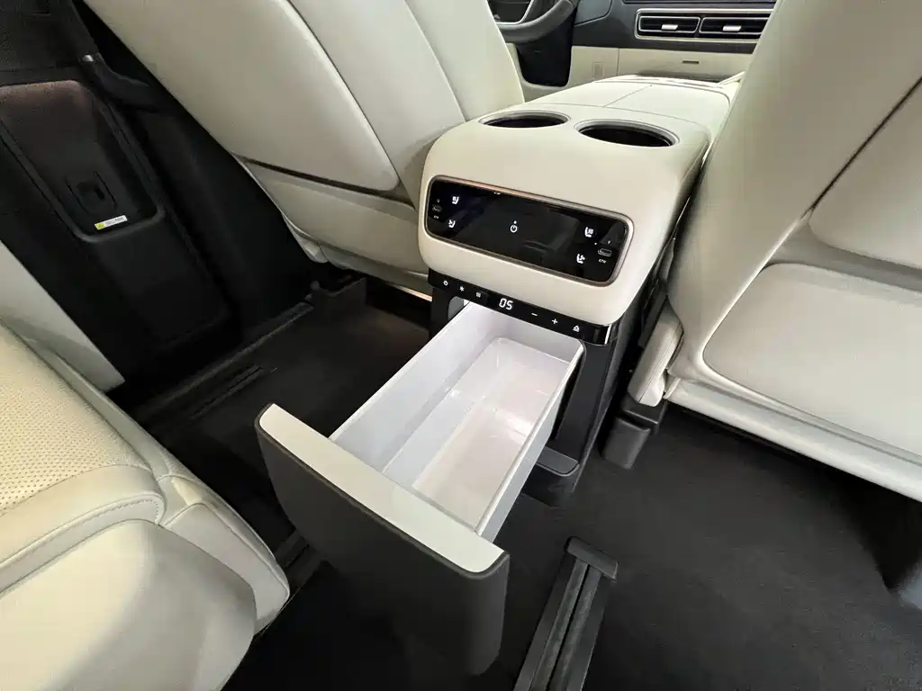 Li Auto Li MEGA — миниатюра 13