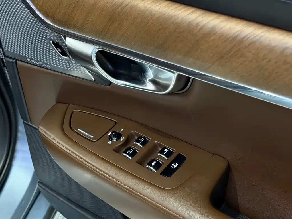 Volvo S90 — миниатюра 19