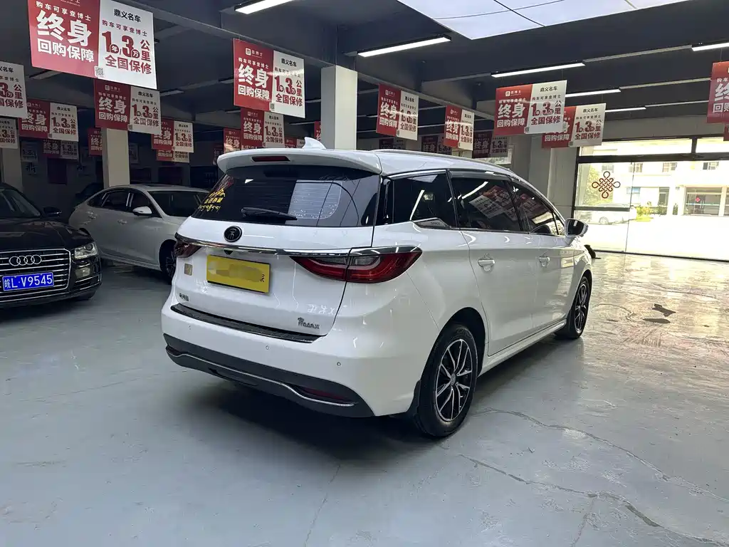 BYD MAX — миниатюра 8
