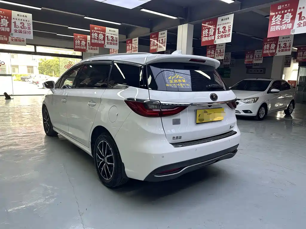 BYD MAX — миниатюра 6