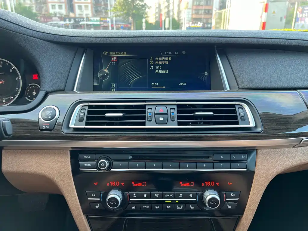 BMW 7 Series — миниатюра 16