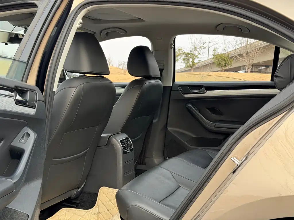 Volkswagen Sagitar 2015 230TSI AT Comfort