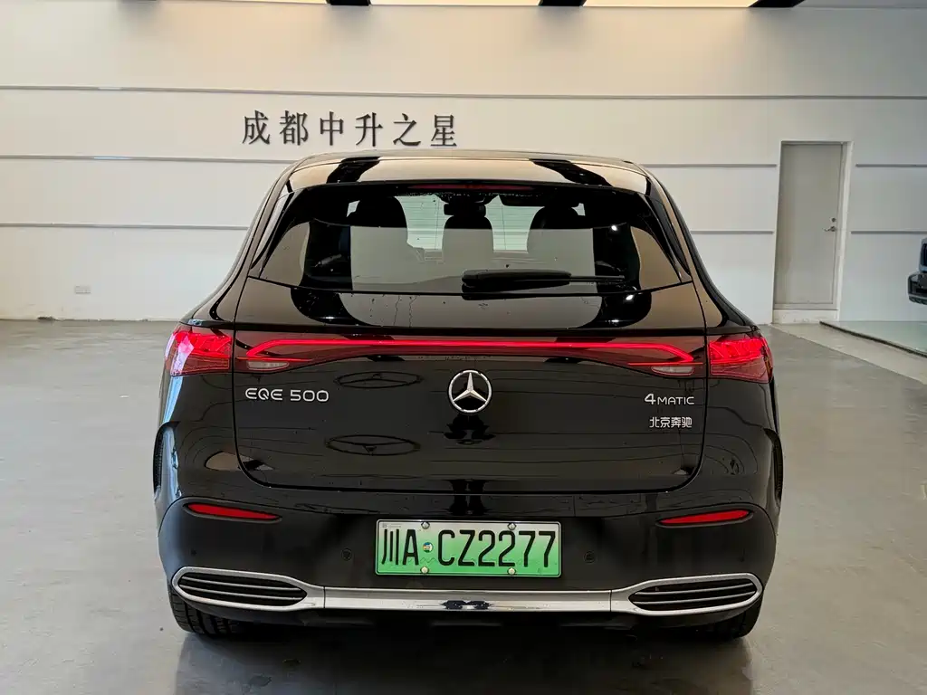 Mercedes-Benz EQE SUV — миниатюра 6