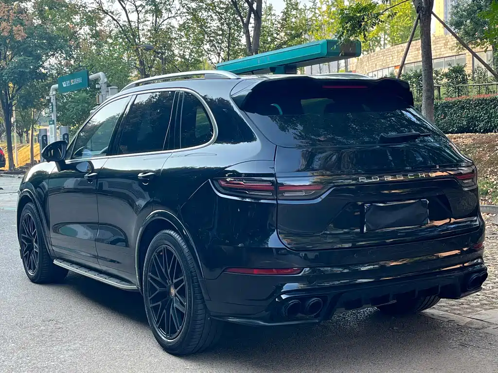Porsche Cayenne — миниатюра 5
