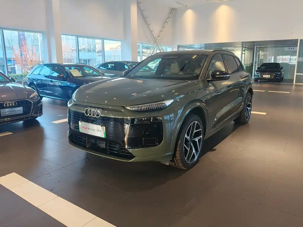 AUDI Q6L E TRON
