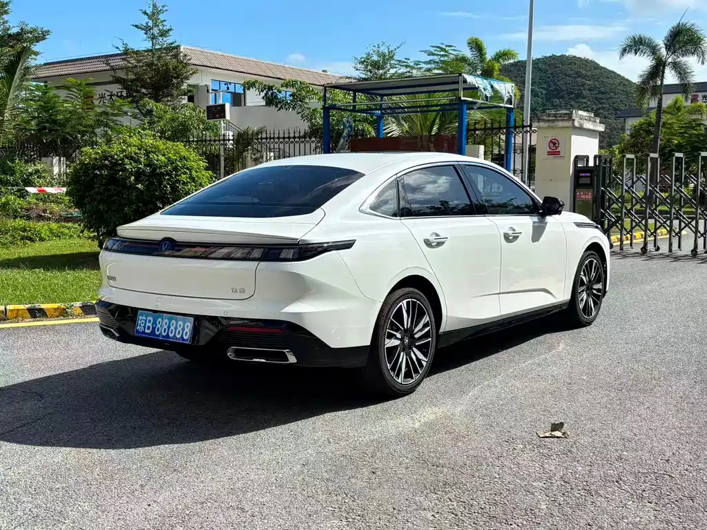Changan Eado — миниатюра 7