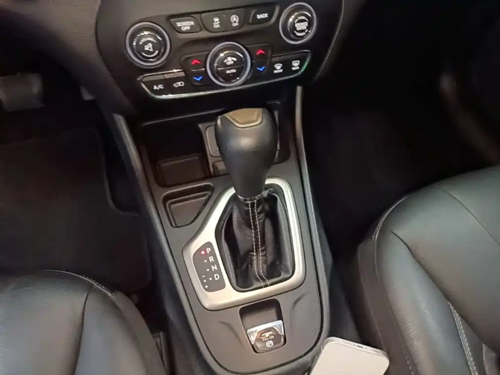 Jeep Cherokee — миниатюра 14