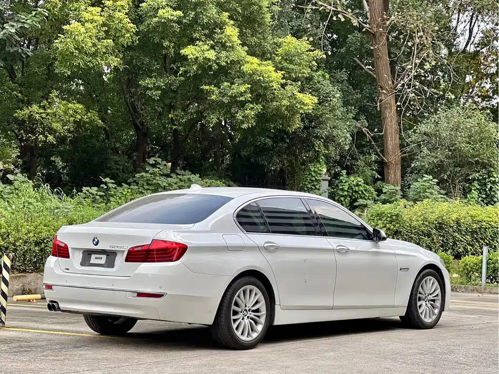 BMW 5 Series — миниатюра 17