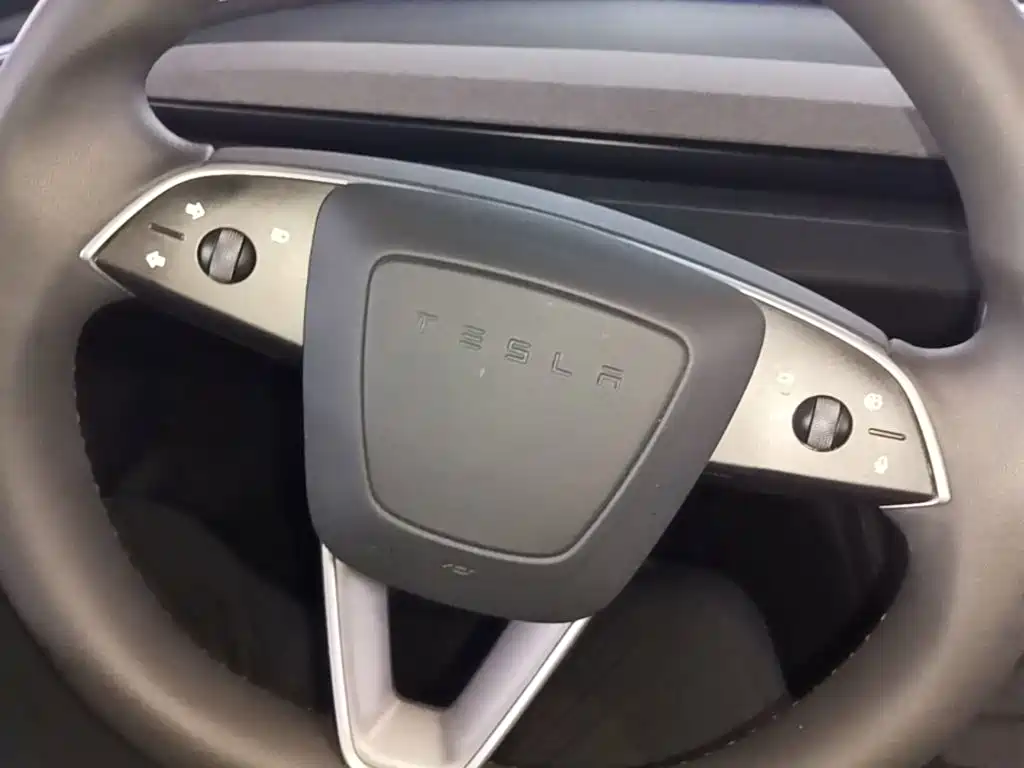 Tesla Model 3 — миниатюра 11