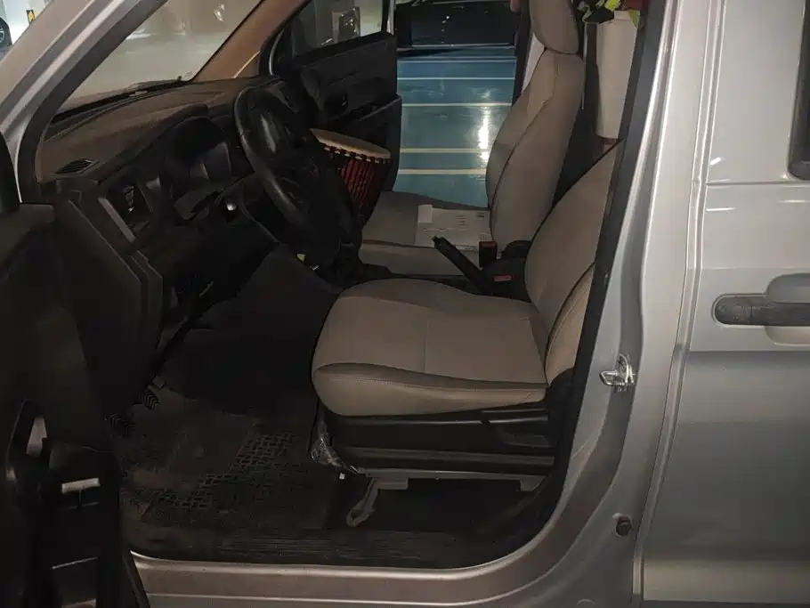 Wuling Hongguang V — миниатюра 9