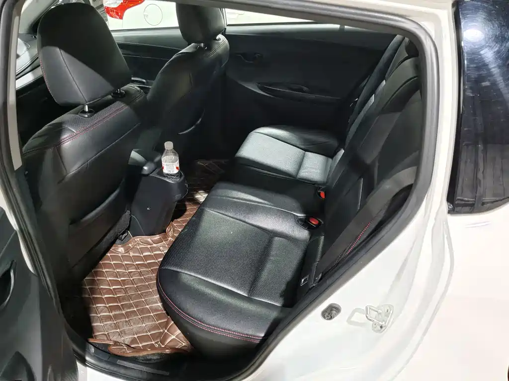 Toyota Yaris L — миниатюра 6