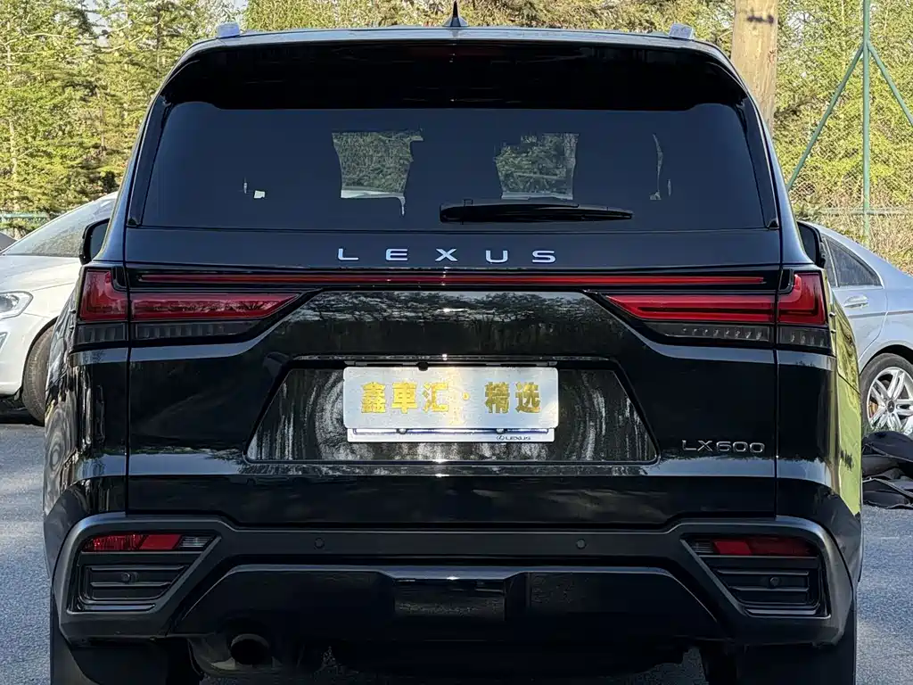 Lexus LX — миниатюра 9