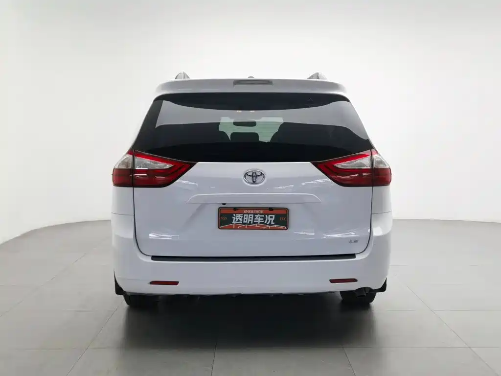 Toyota Sienna — миниатюра 4