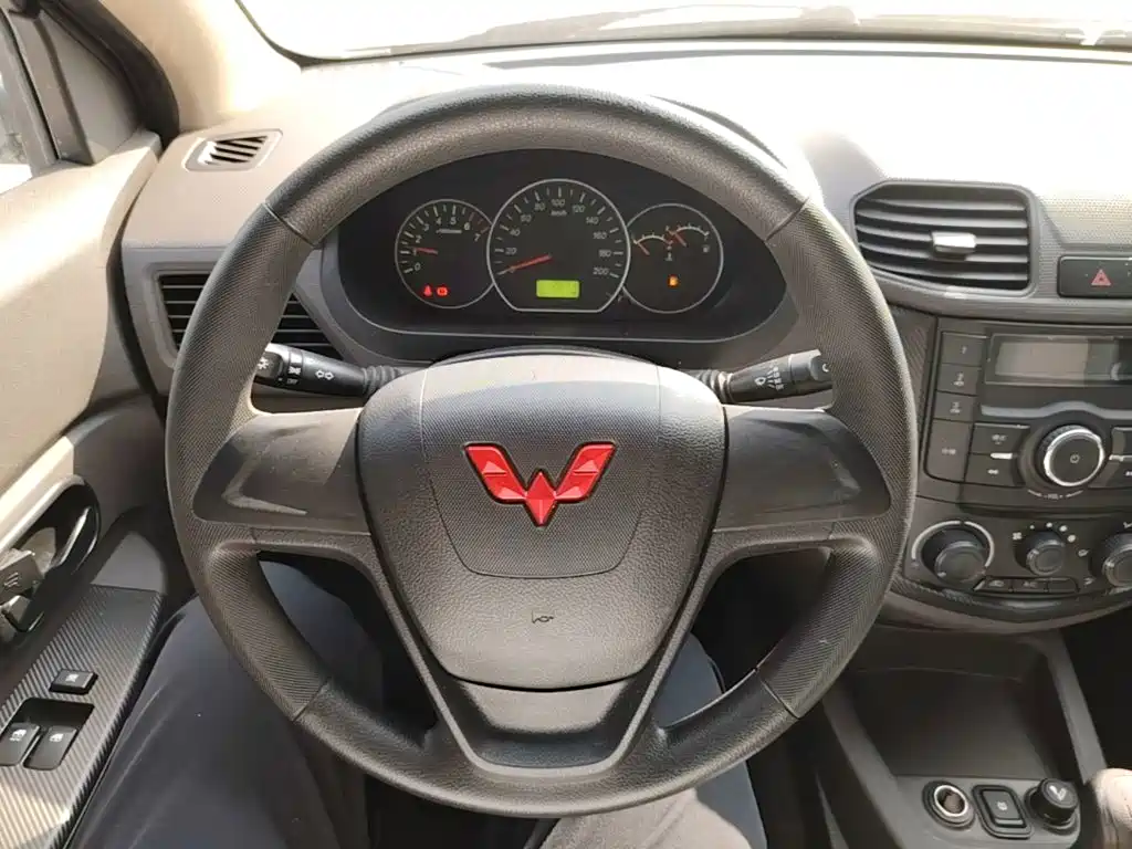 Wuling Hongguang — миниатюра 11