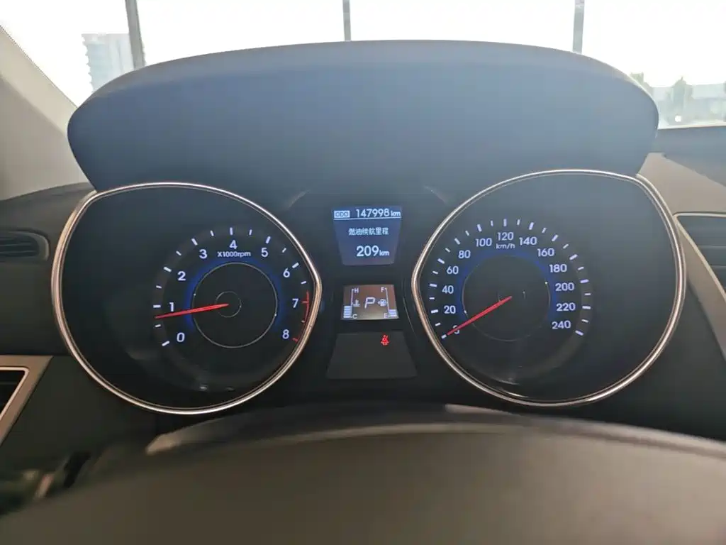 Hyundai Elantra Langdong — миниатюра 12