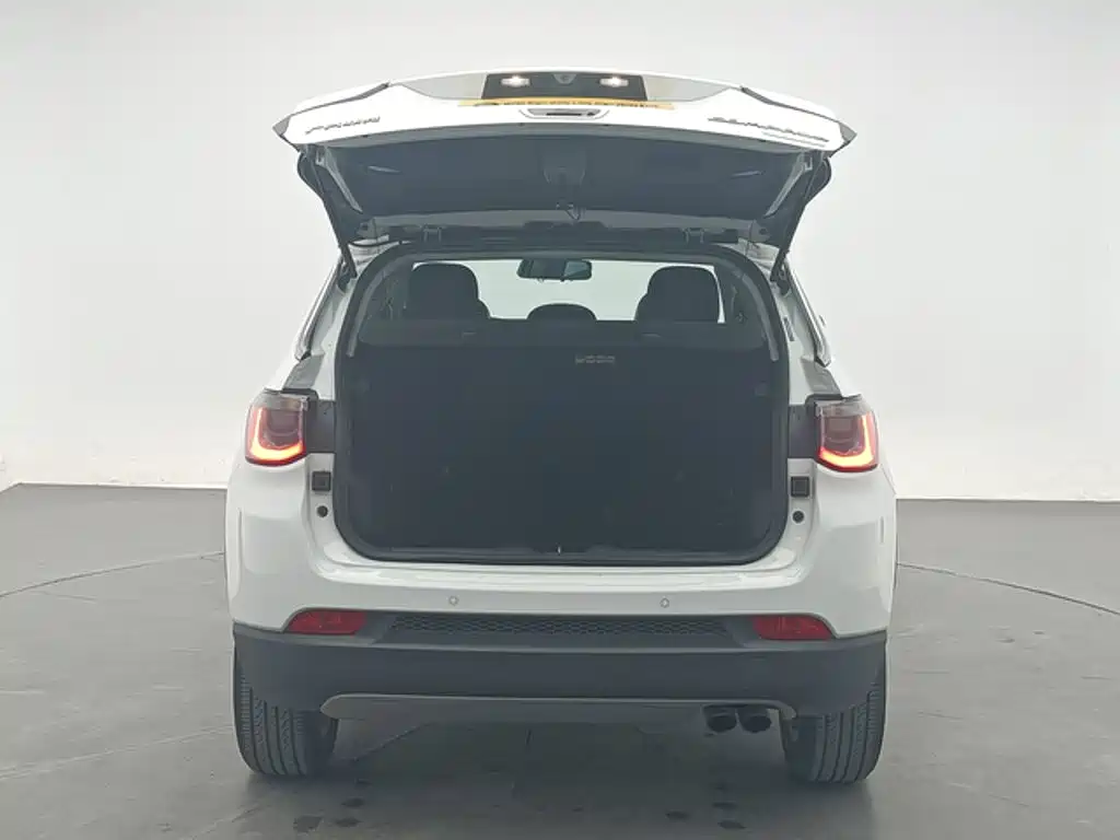 Jeep Compass — миниатюра 10