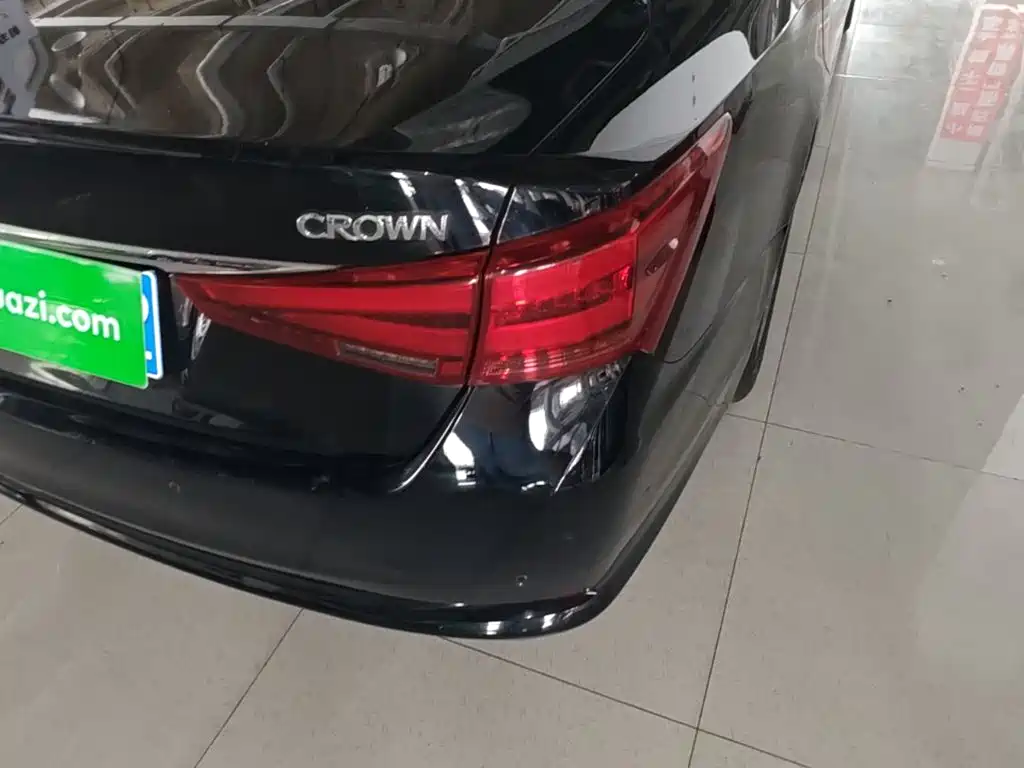 Toyota Crown — миниатюра 8
